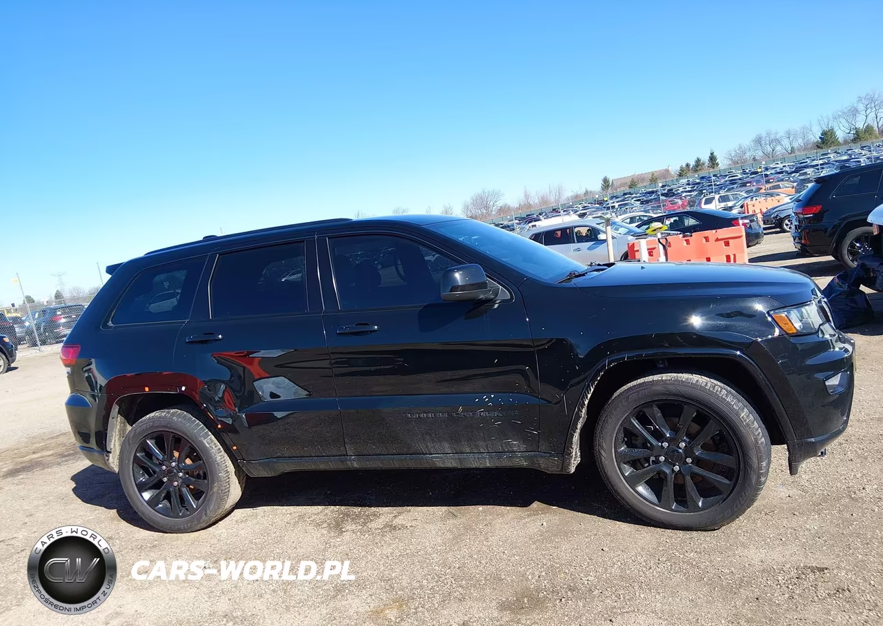 2018 Jeep Grand Cherokee Altitude 4X4 VIN:1C4RJFAG8JC137495 - 13