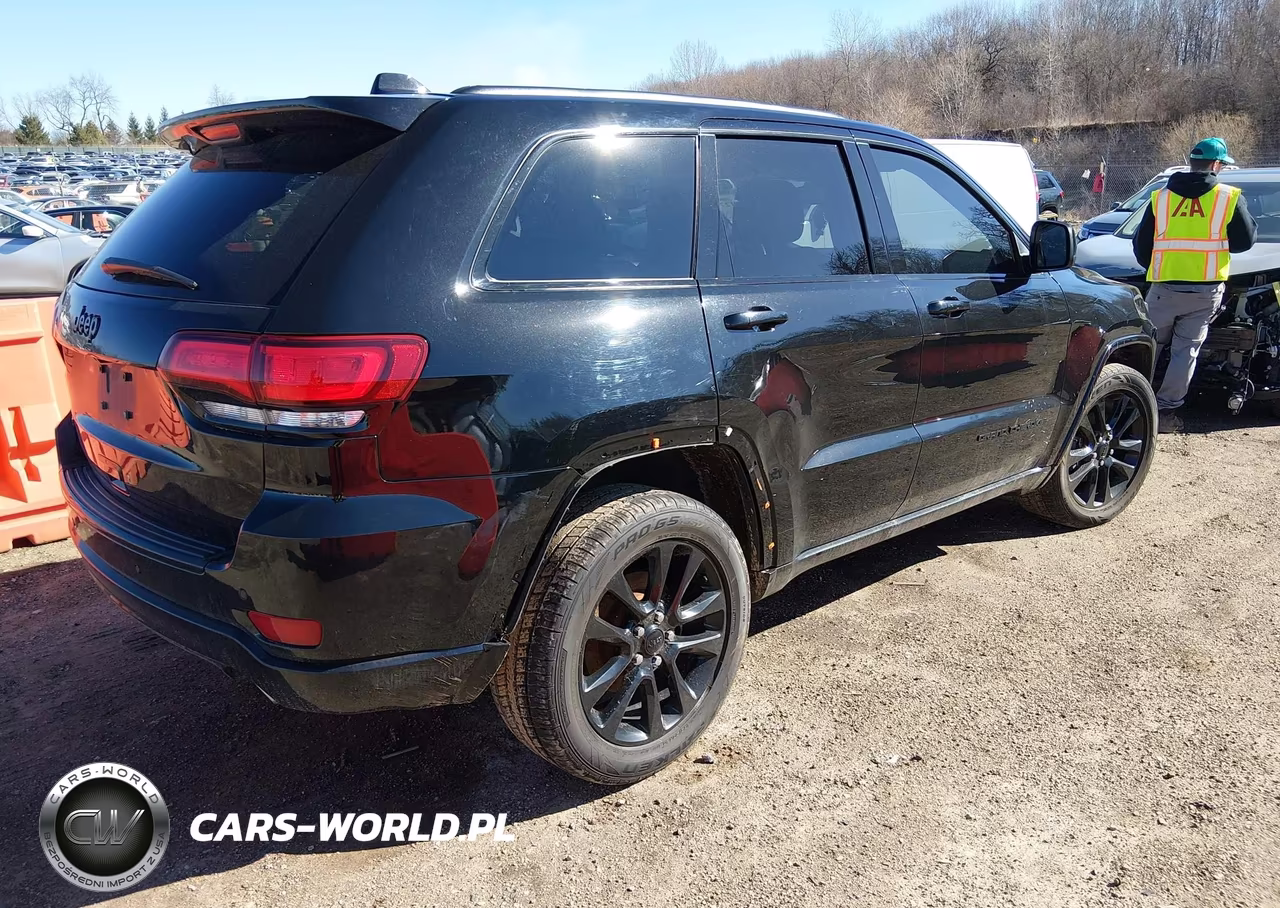 2018 Jeep Grand Cherokee Altitude 4X4 VIN:1C4RJFAG8JC137495 - 4