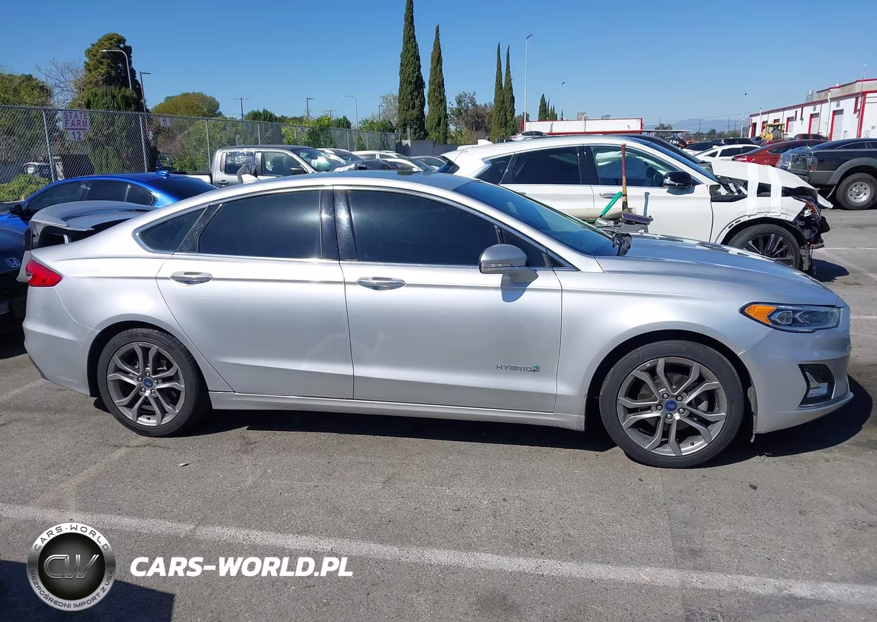 2019 Ford Fusion Hybrid Titanium VIN:3FA6P0RU8KR106426 - 13