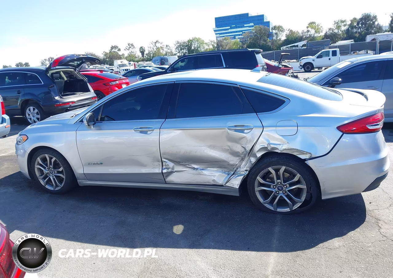 2019 Ford Fusion Hybrid Titanium VIN:3FA6P0RU8KR106426 - 14