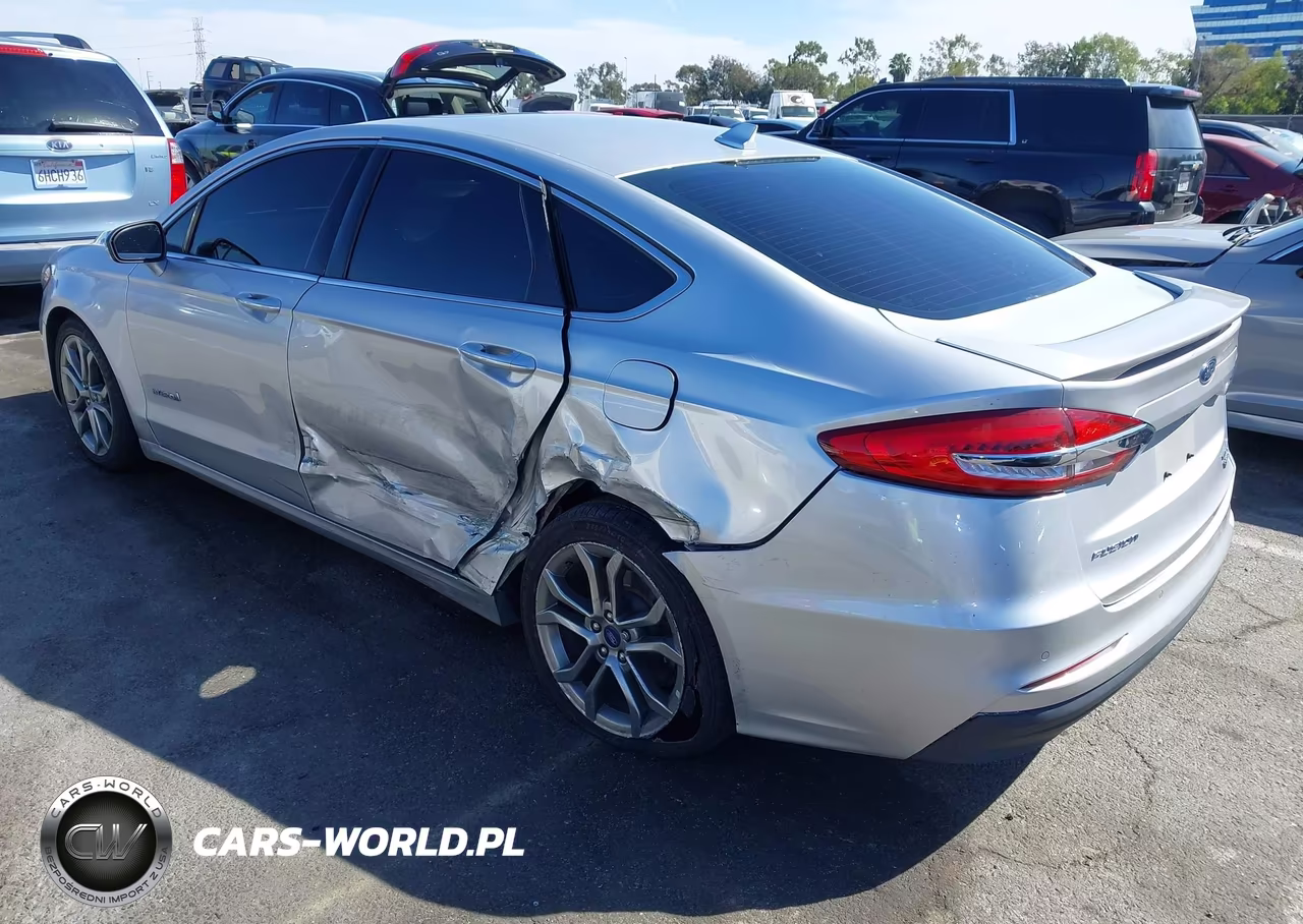 2019 Ford Fusion Hybrid Titanium VIN:3FA6P0RU8KR106426 - 3