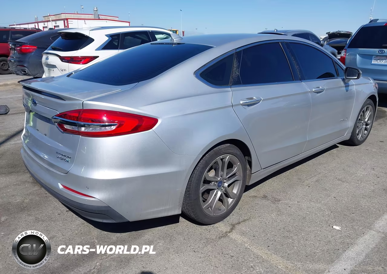 2019 Ford Fusion Hybrid Titanium VIN:3FA6P0RU8KR106426 - 4