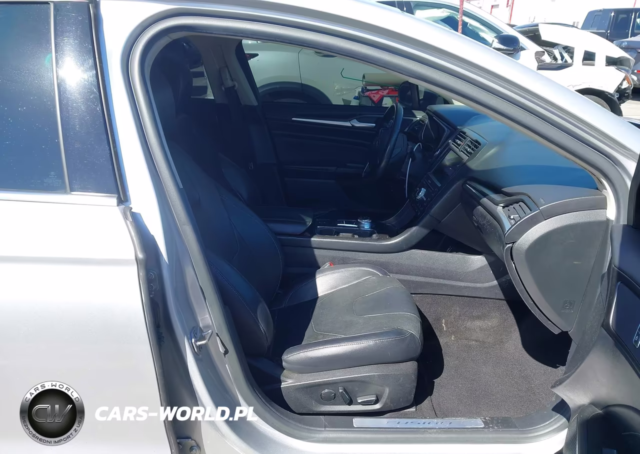 2019 Ford Fusion Hybrid Titanium VIN:3FA6P0RU8KR106426 - 5