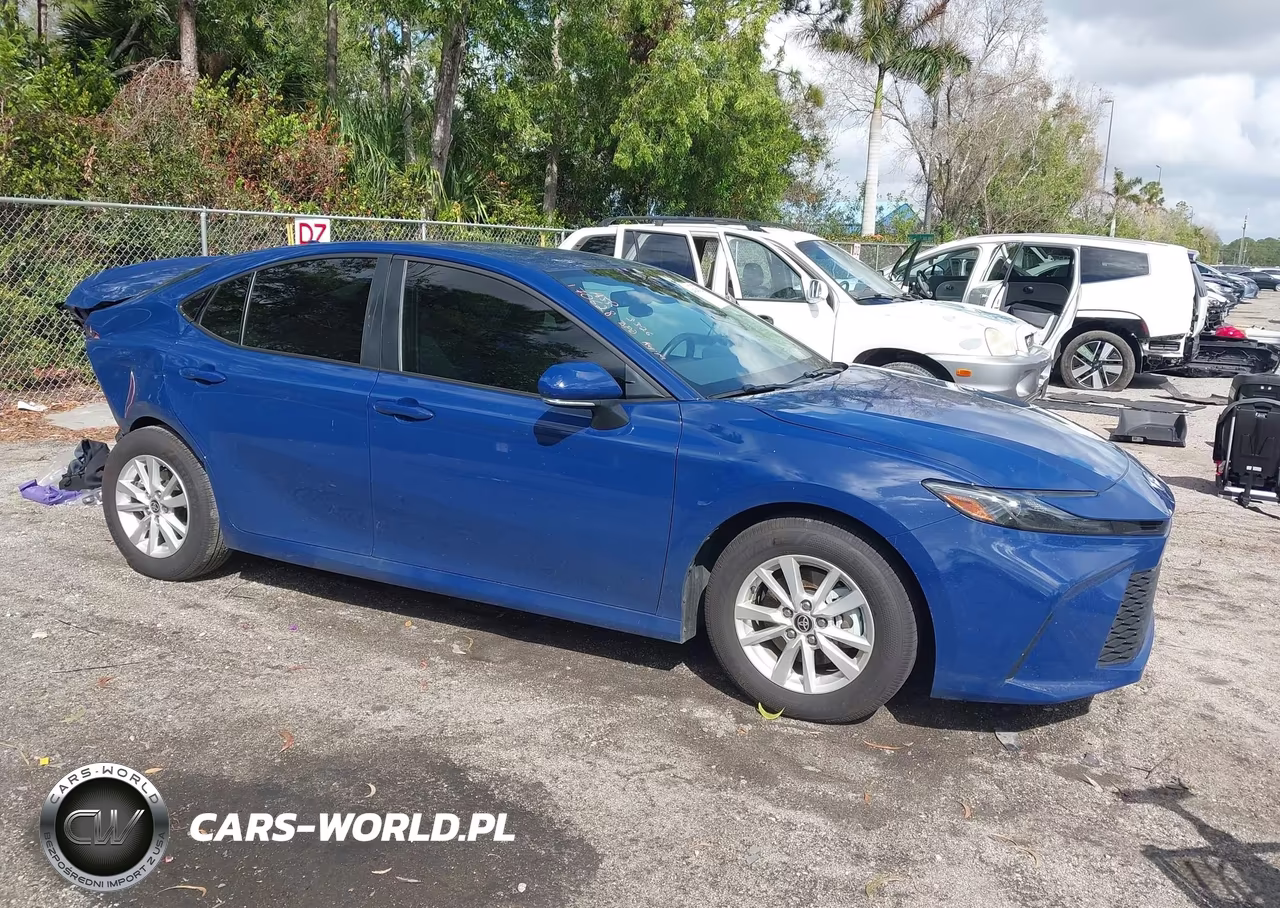 2025 Toyota Camry Le – zdjęcie 1 z 17