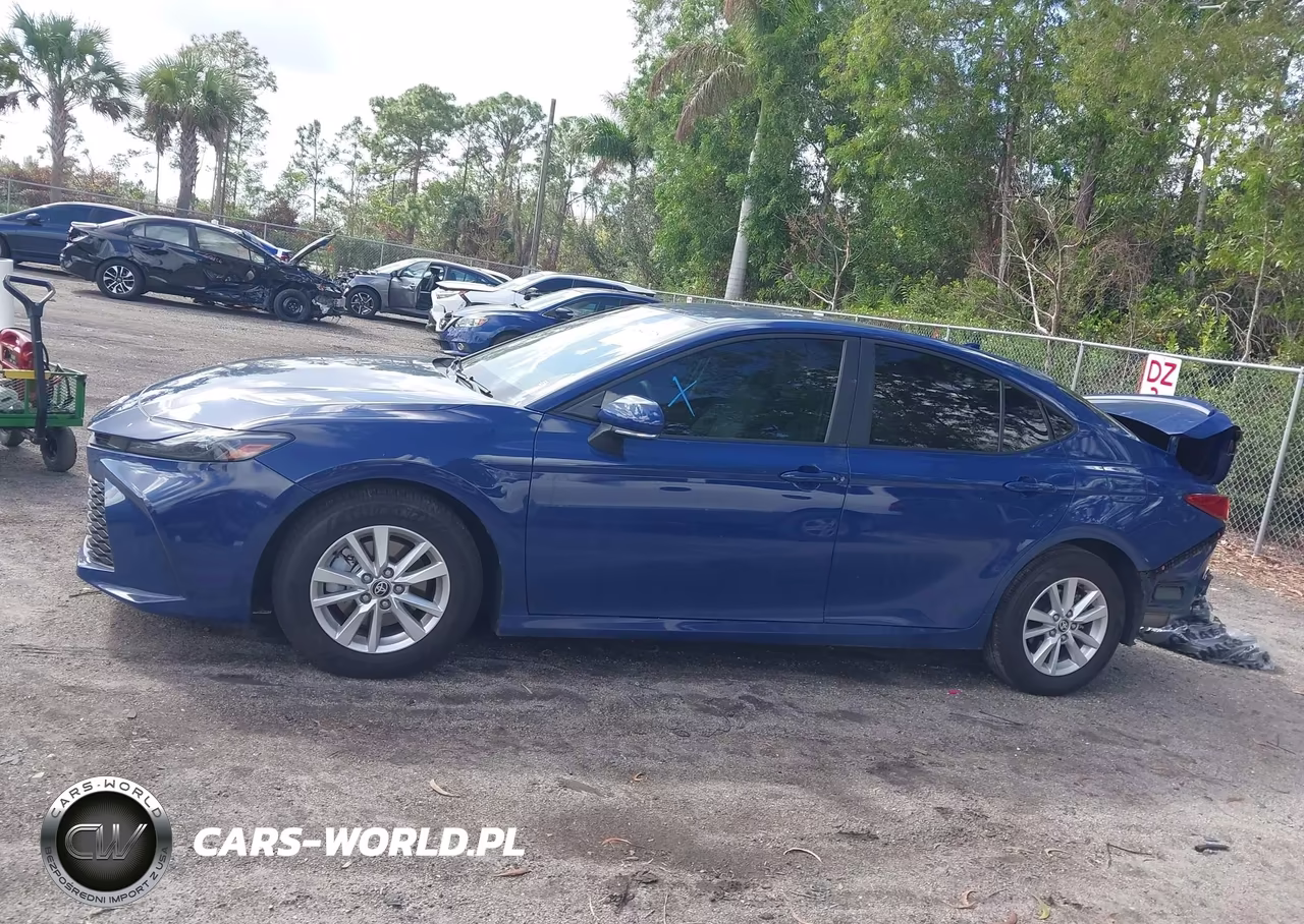 2025 Toyota Camry Le VIN:4T1DAACK4SU170628 - 15