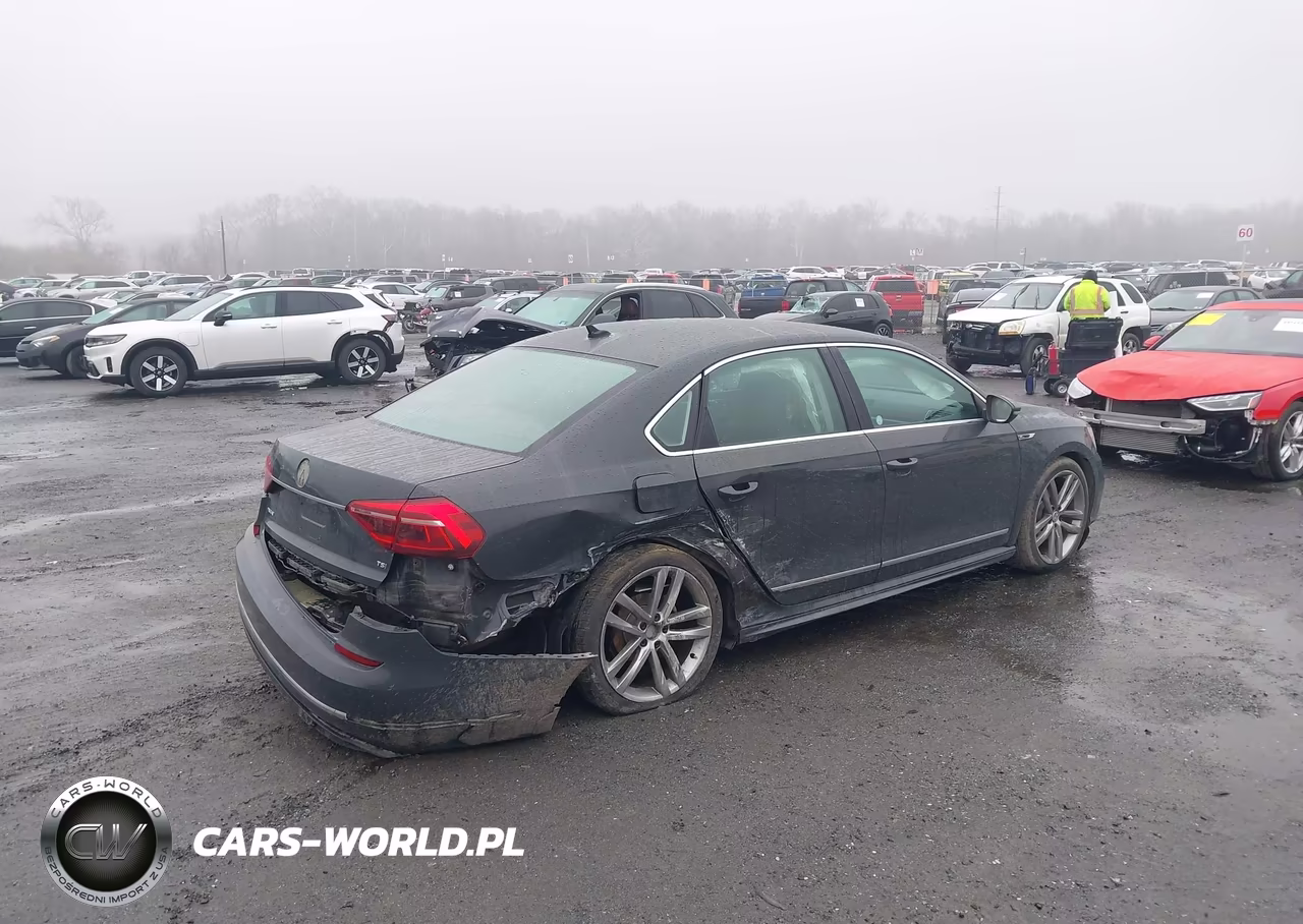 2017 Volkswagen Passat 1.8T R-Line VIN:1VWDT7A37HC058768 - 4