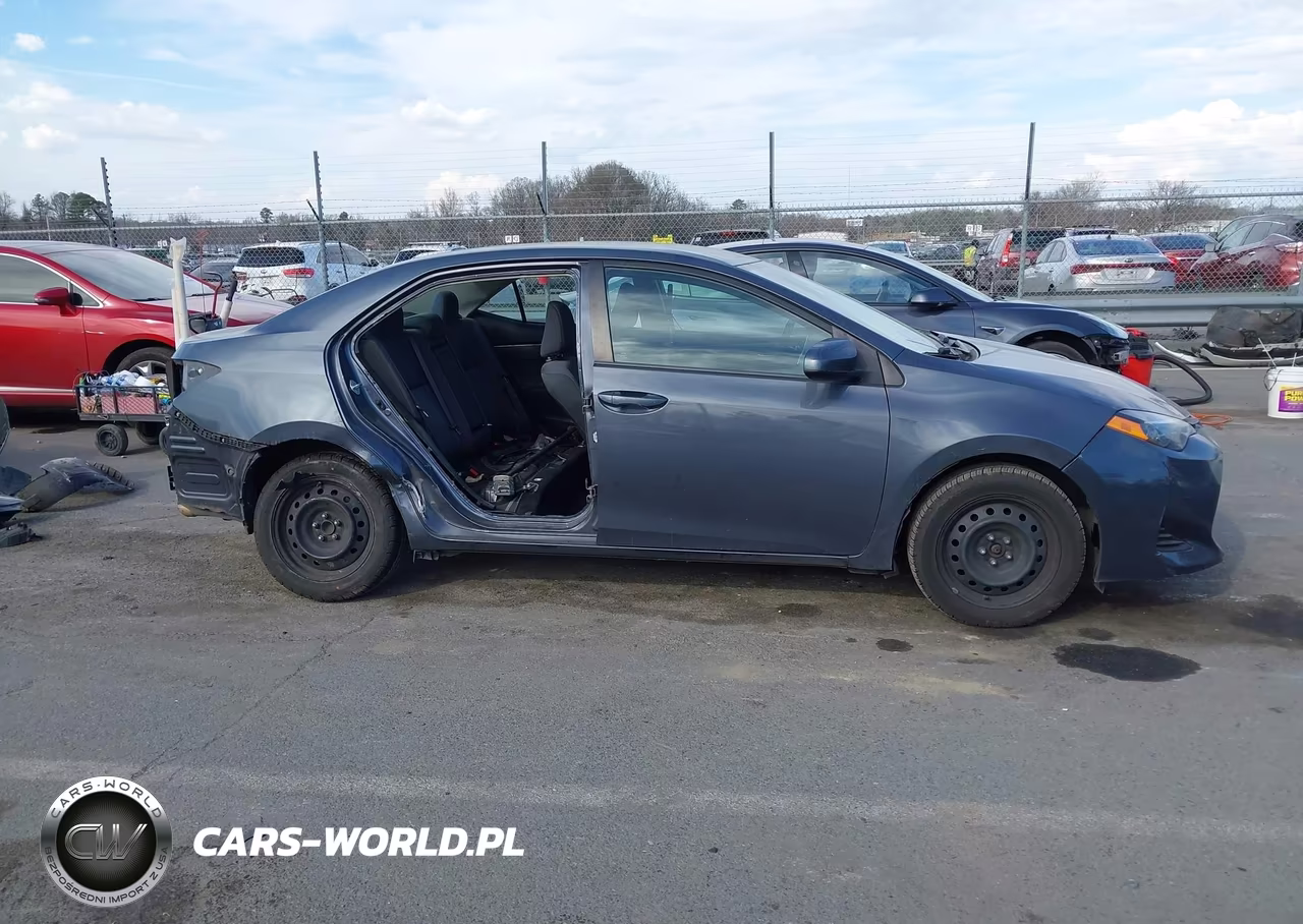 2018 Toyota Corolla Le VIN:5YFBURHE1JP756753 - 14