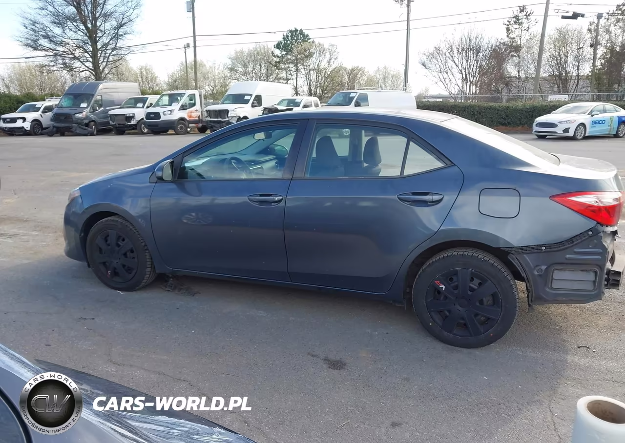 2018 Toyota Corolla Le VIN:5YFBURHE1JP756753 - 15