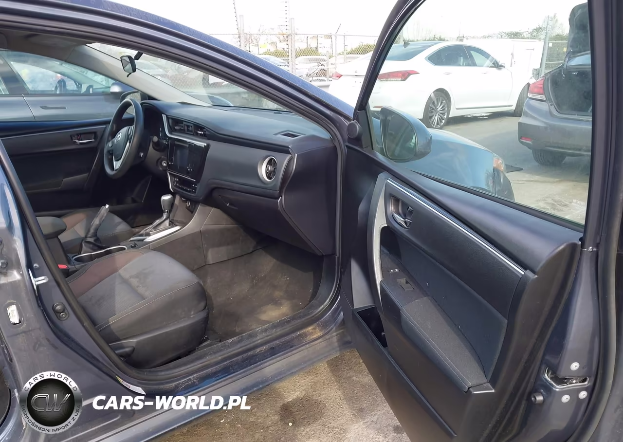 2018 Toyota Corolla Le VIN:5YFBURHE1JP756753 - 5