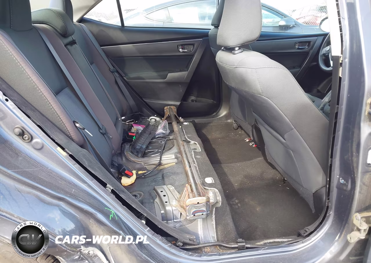 2018 Toyota Corolla Le VIN:5YFBURHE1JP756753 - 8