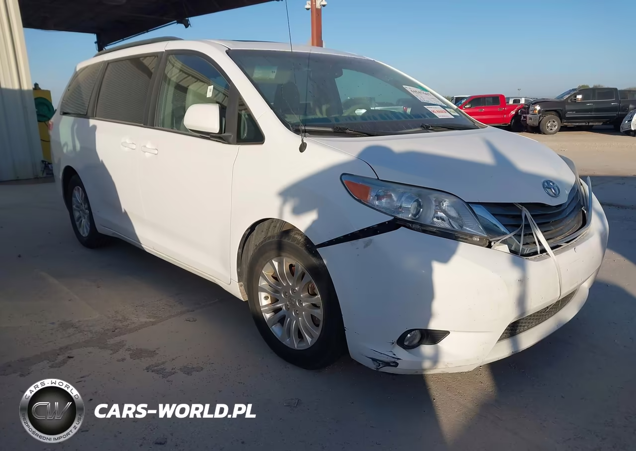 2014 Toyota Sienna Xle V6 8 Passenger – zdjęcie 1 z 17