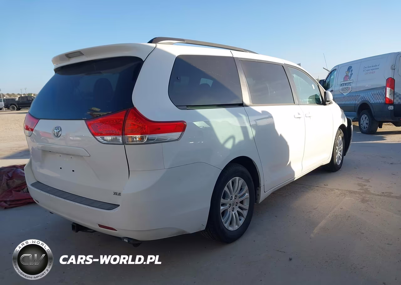 2014 Toyota Sienna Xle V6 8 Passenger VIN:5TDYK3DC3ES502461 - 4