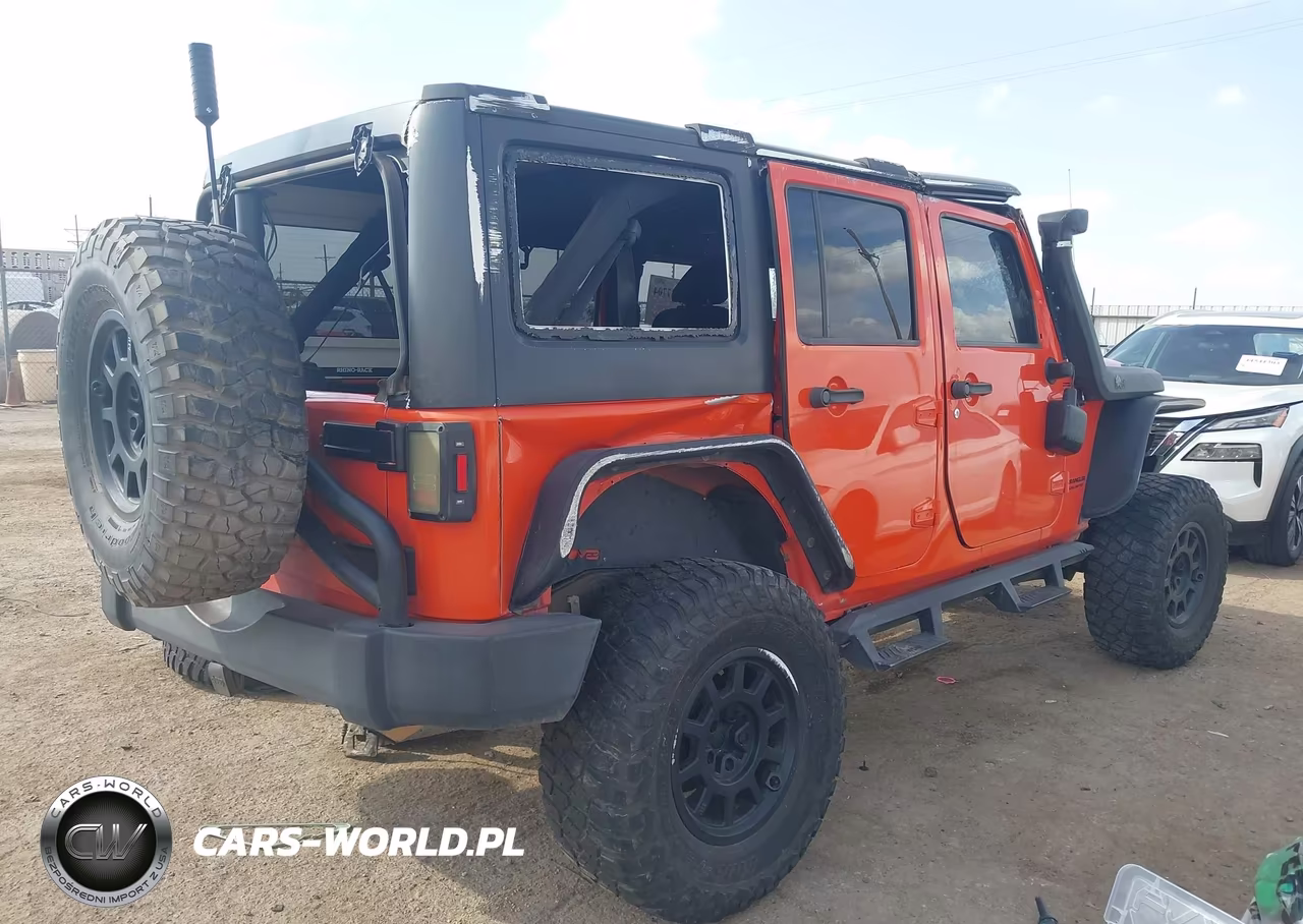 2015 Jeep Wrangler Unlimited Sport VIN:1C4BJWDG1FL638684 - 4
