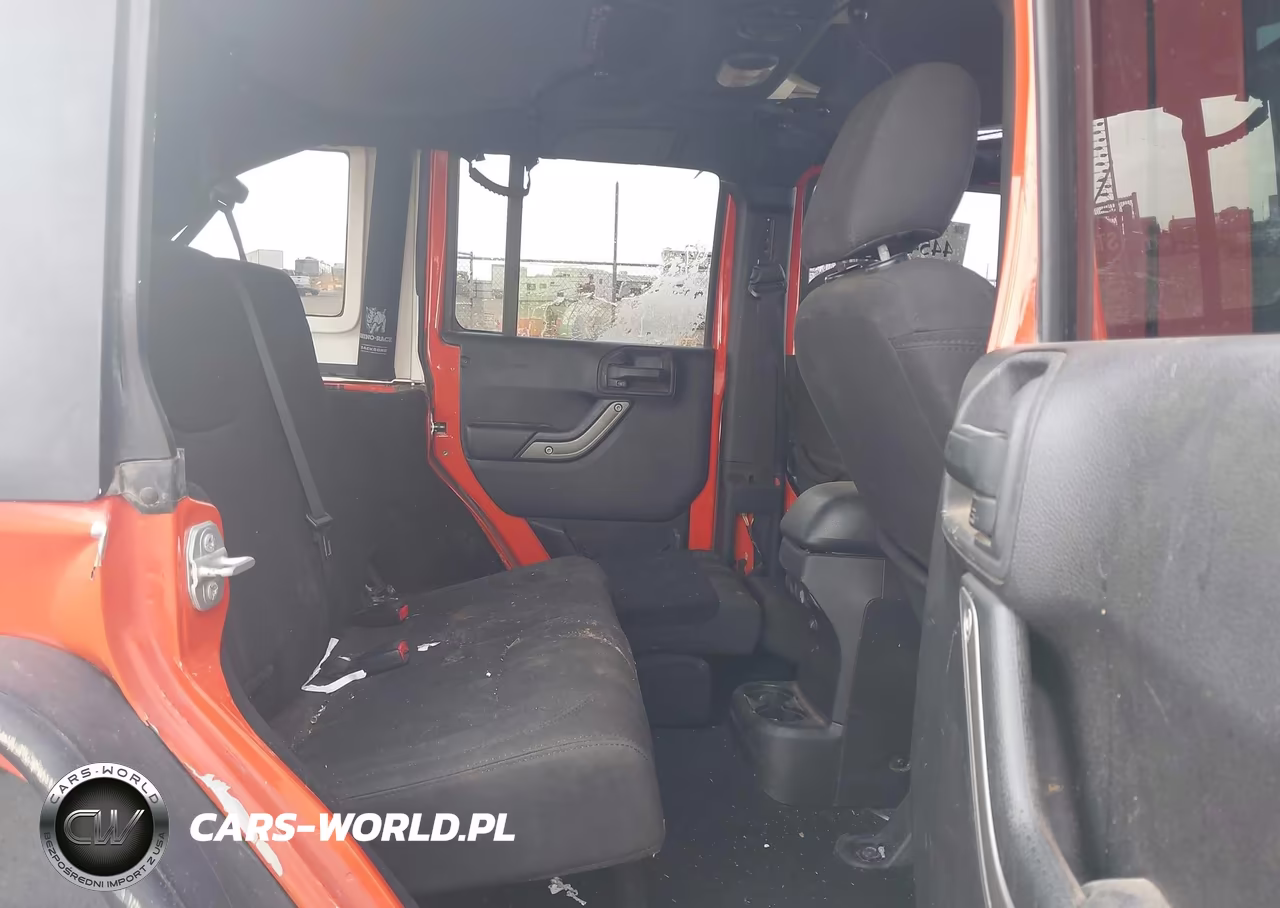 2015 Jeep Wrangler Unlimited Sport VIN:1C4BJWDG1FL638684 - 8