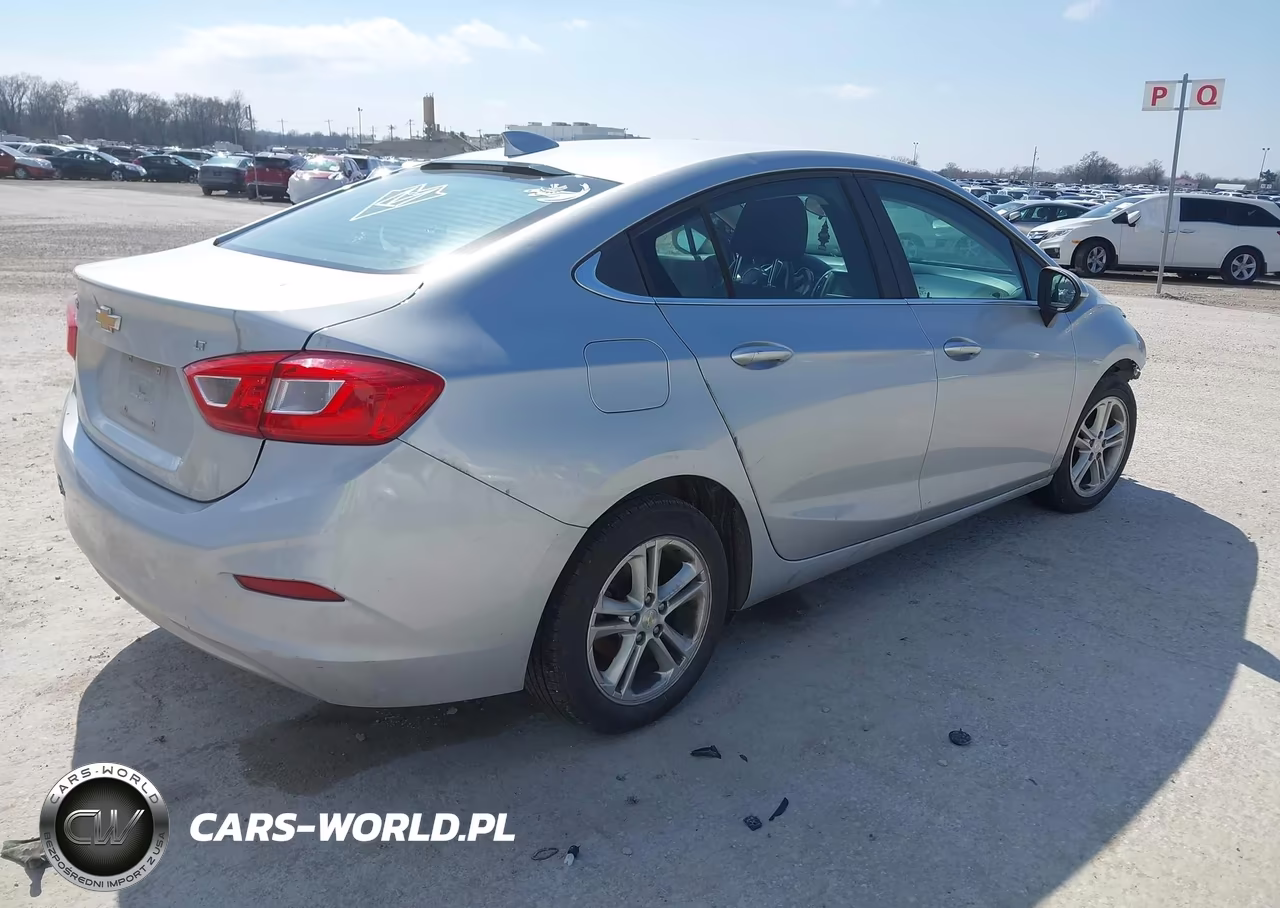2017 Chevrolet Cruze Lt Auto VIN:1G1BE5SM8H7108837 - 4