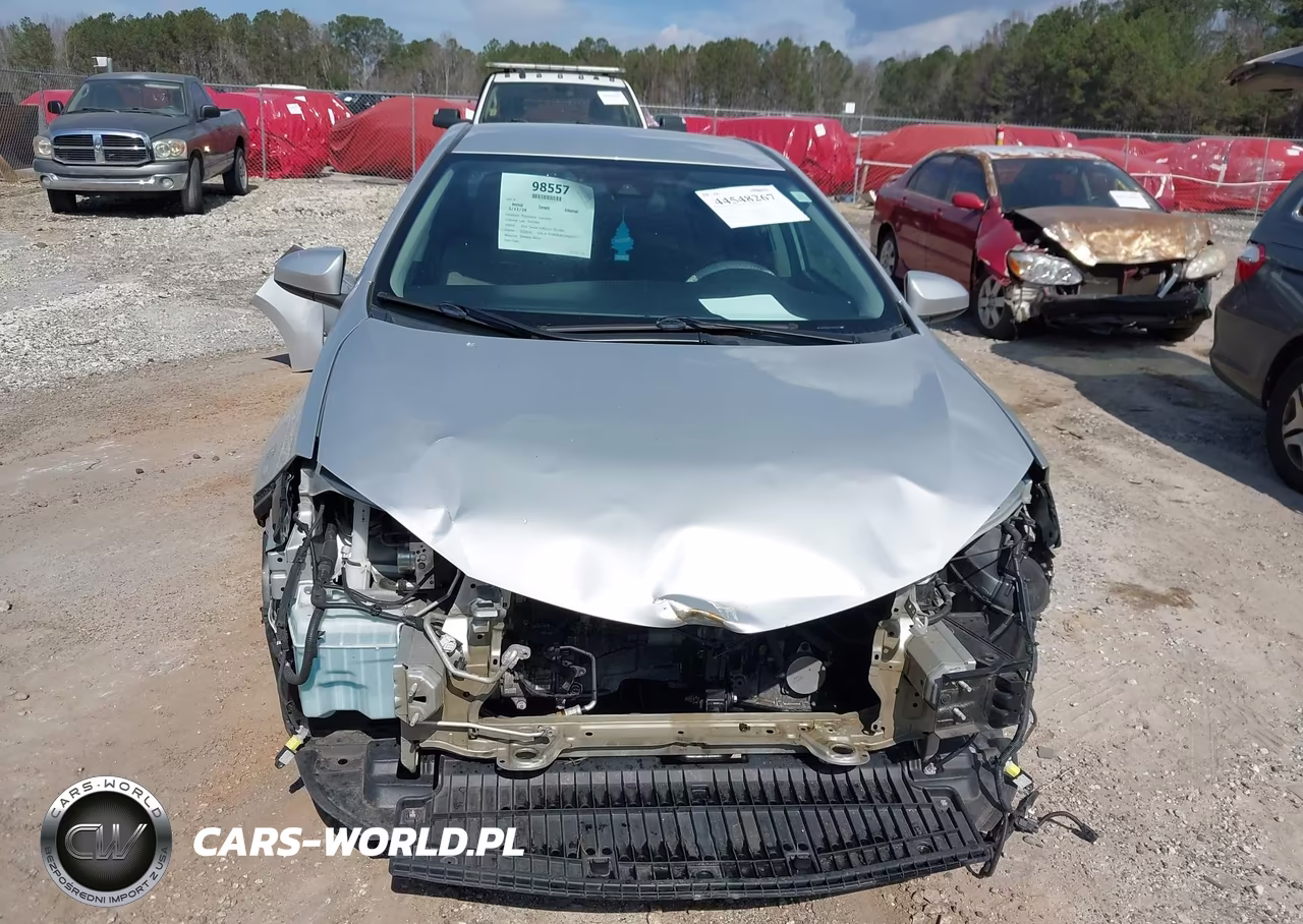 2018 Toyota Corolla Le VIN:5YFBURHE2JP852777 - 13