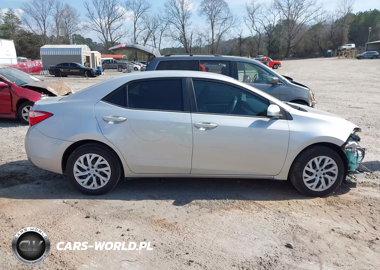 2018 Toyota Corolla Le VIN:5YFBURHE2JP852777 - 14