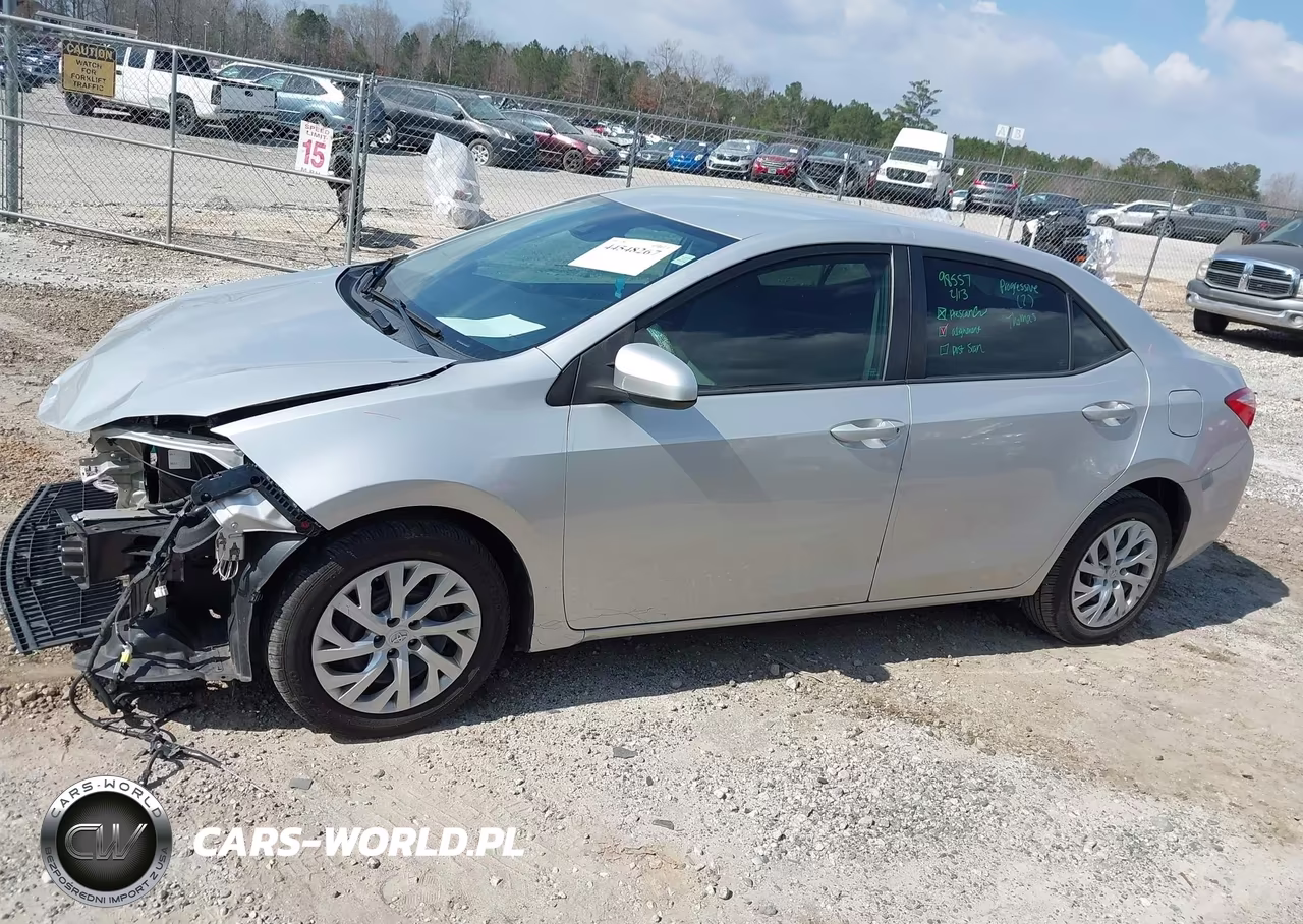 2018 Toyota Corolla Le VIN:5YFBURHE2JP852777 - 15