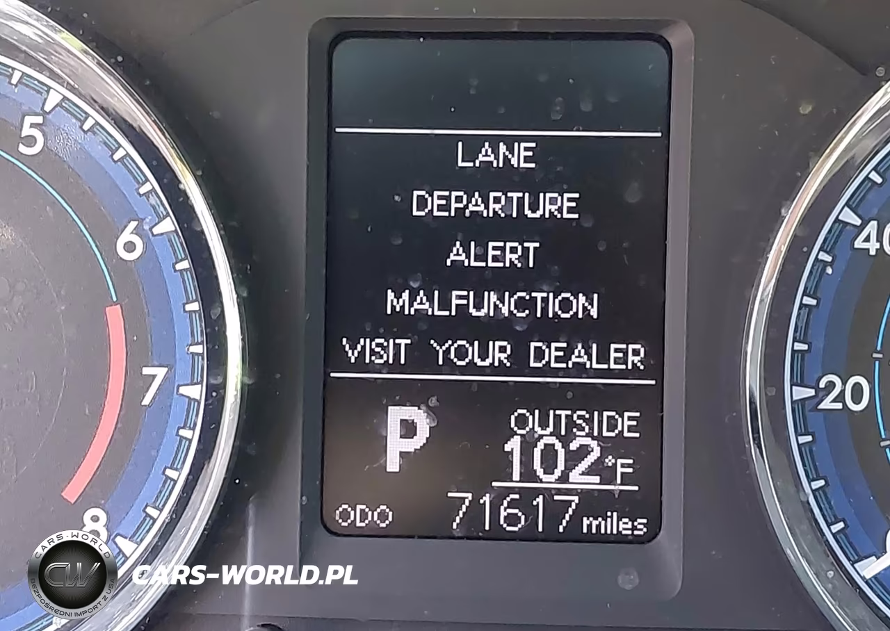 2018 Toyota Corolla Le VIN:5YFBURHE2JP852777 - 16