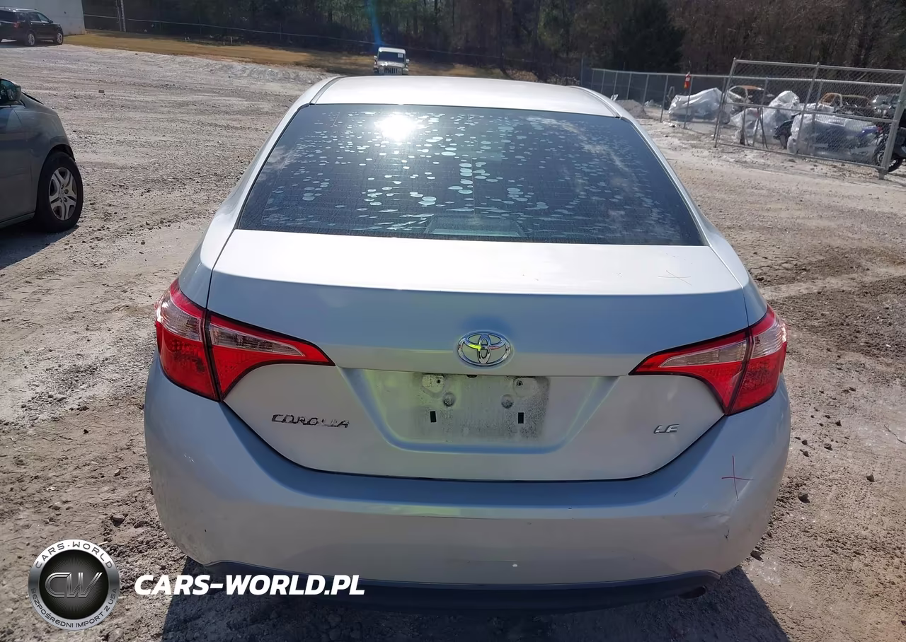 2018 Toyota Corolla Le VIN:5YFBURHE2JP852777 - 17