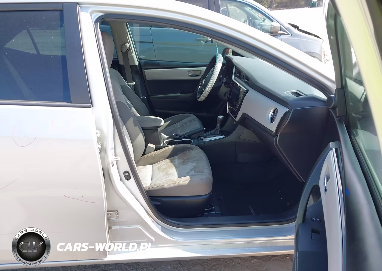 2018 Toyota Corolla Le VIN:5YFBURHE2JP852777 - 5
