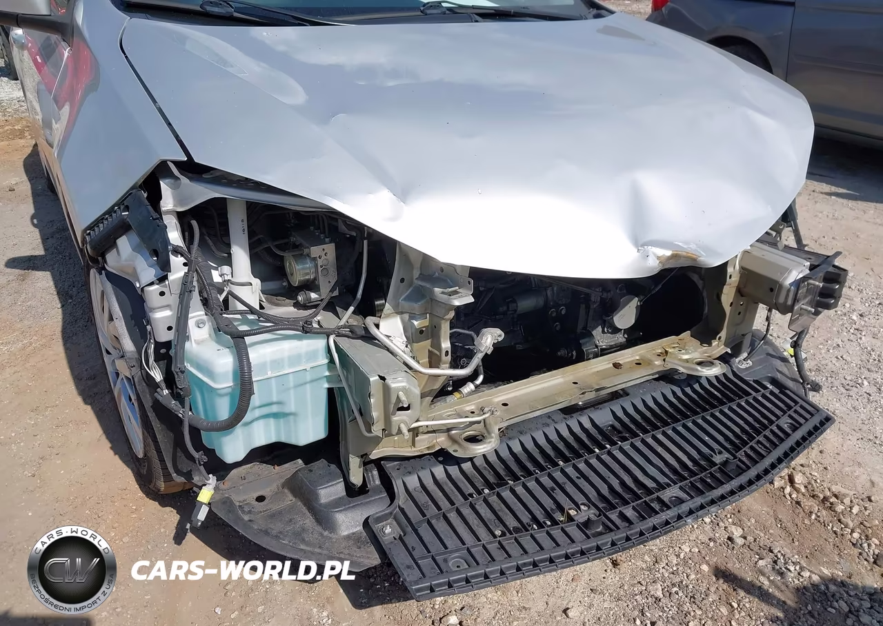 2018 Toyota Corolla Le VIN:5YFBURHE2JP852777 - 6