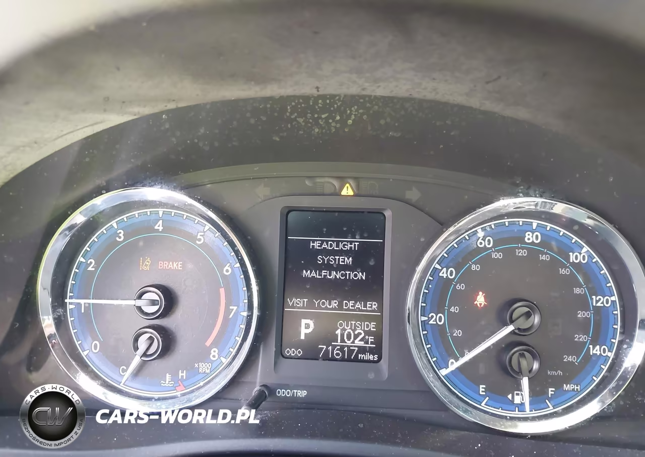 2018 Toyota Corolla Le VIN:5YFBURHE2JP852777 - 7
