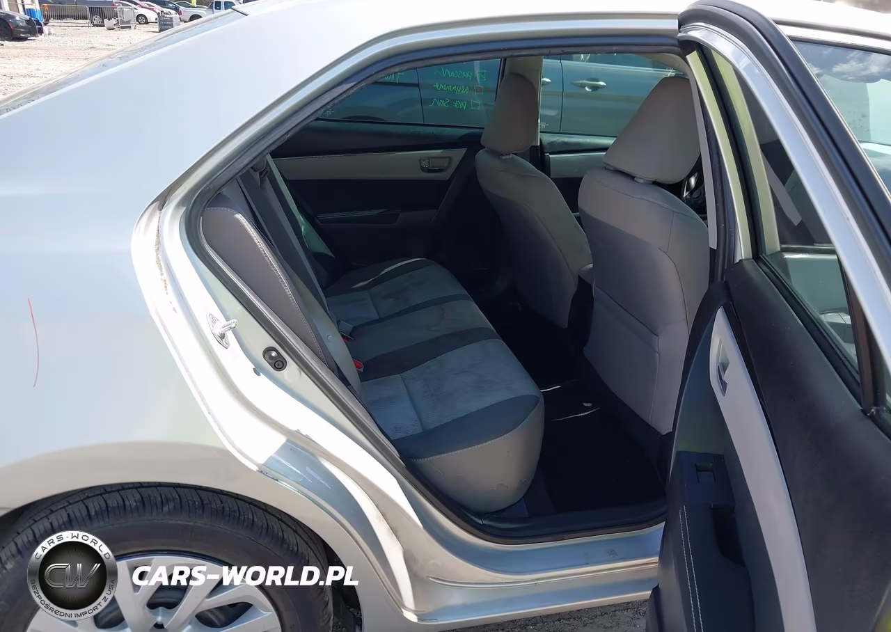 2018 Toyota Corolla Le VIN:5YFBURHE2JP852777 - 8
