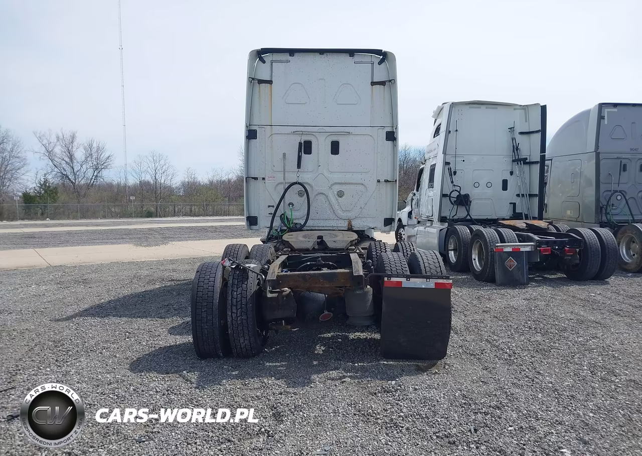 2014 Freightliner Cascadia 125 VIN:3AKJGLDR5ESFJ7486 - 18