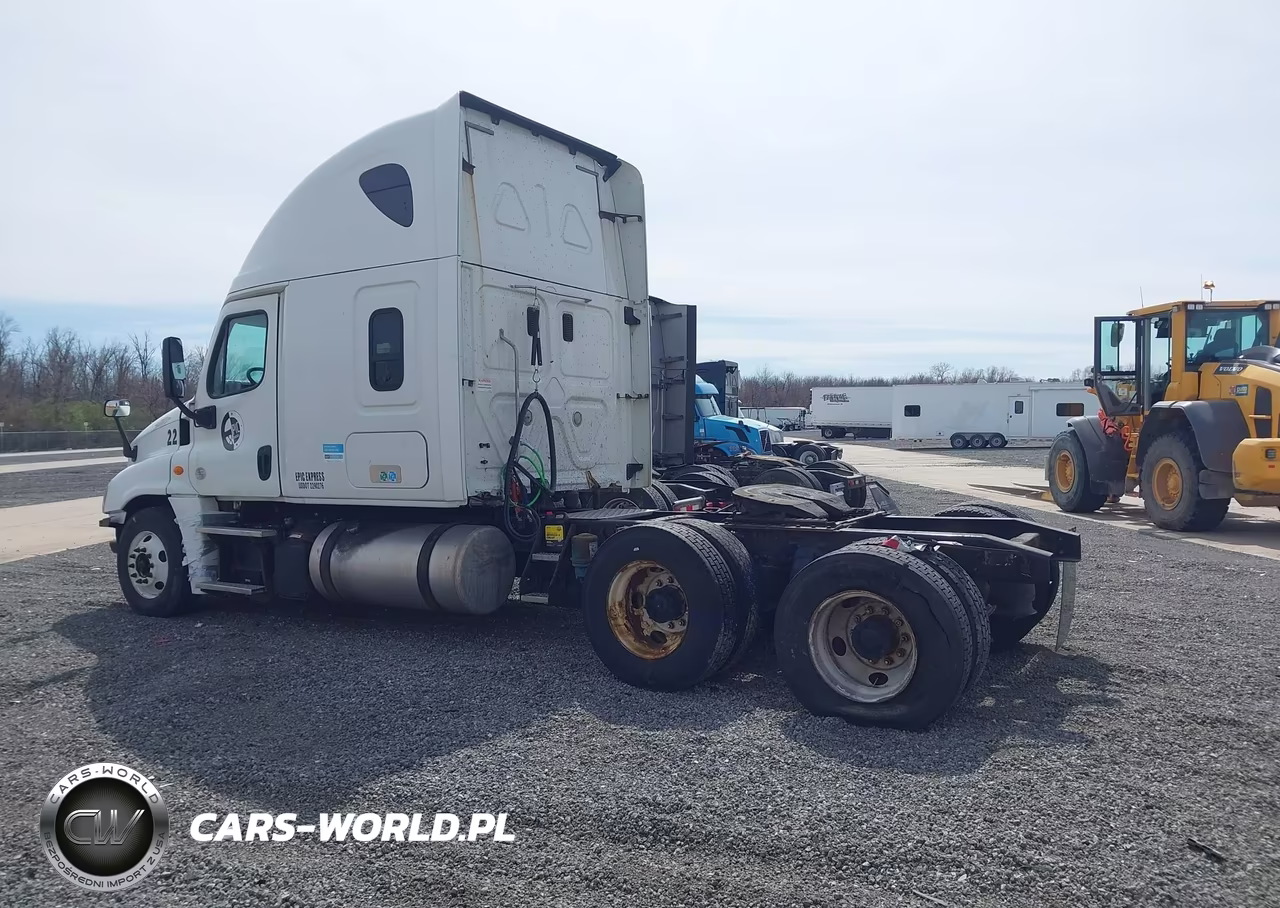 2014 Freightliner Cascadia 125 VIN:3AKJGLDR5ESFJ7486 - 3
