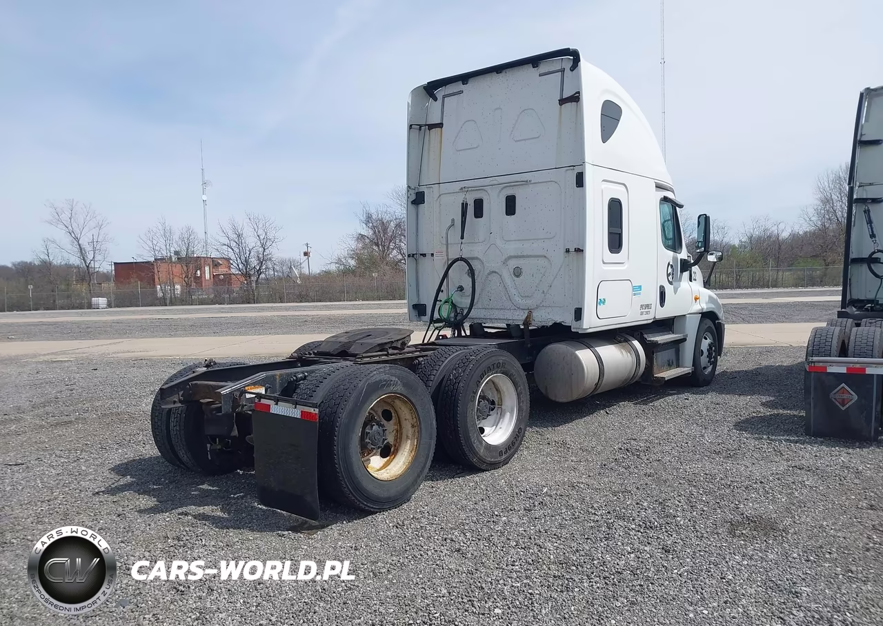 2014 Freightliner Cascadia 125 VIN:3AKJGLDR5ESFJ7486 - 4