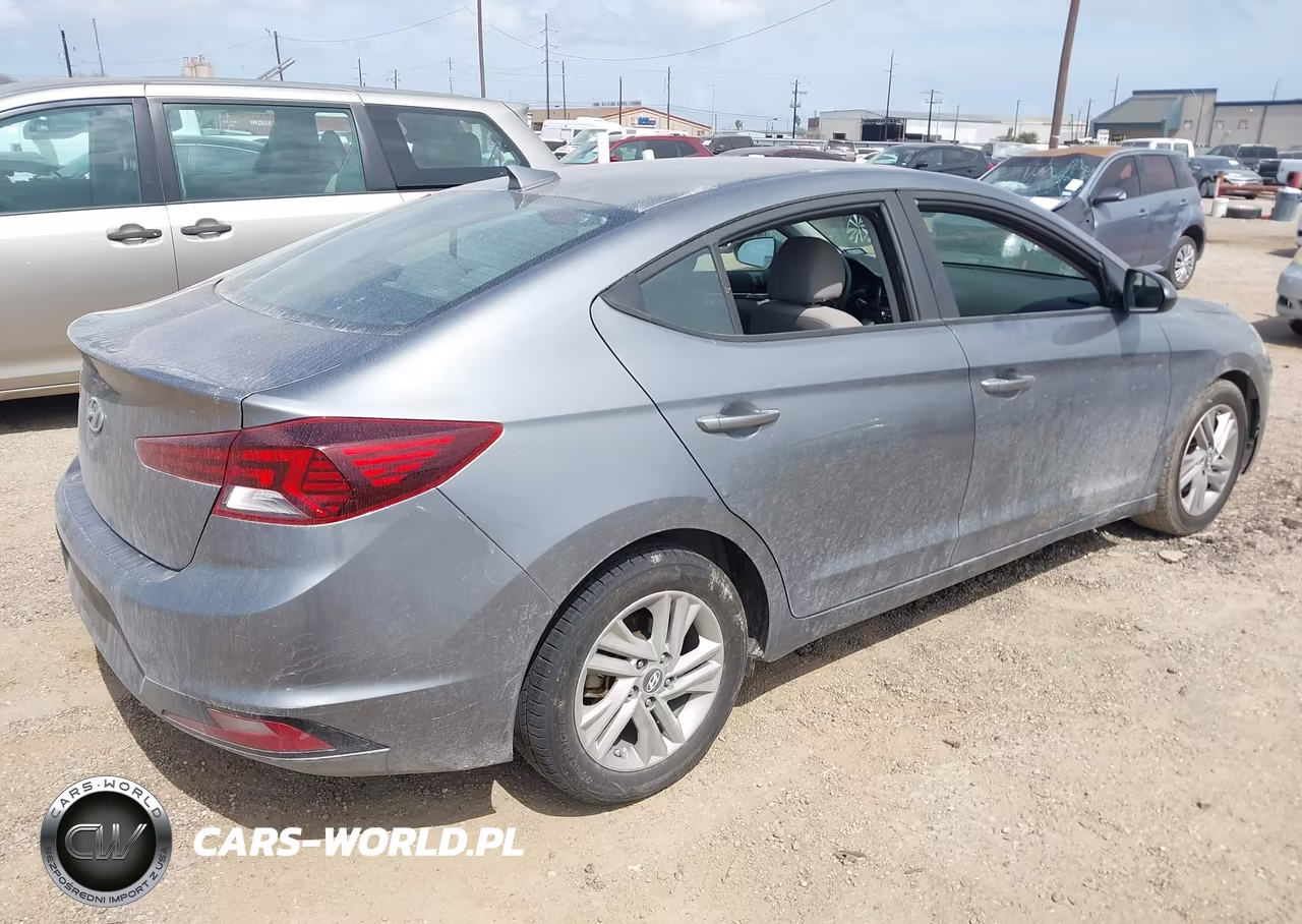 2019 Hyundai Elantra Sel VIN:5NPD84LF4KH435790 - 4