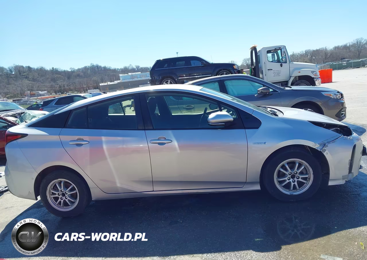 2021 Toyota Prius Le VIN:JTDKAMFU3M3144900 - 14