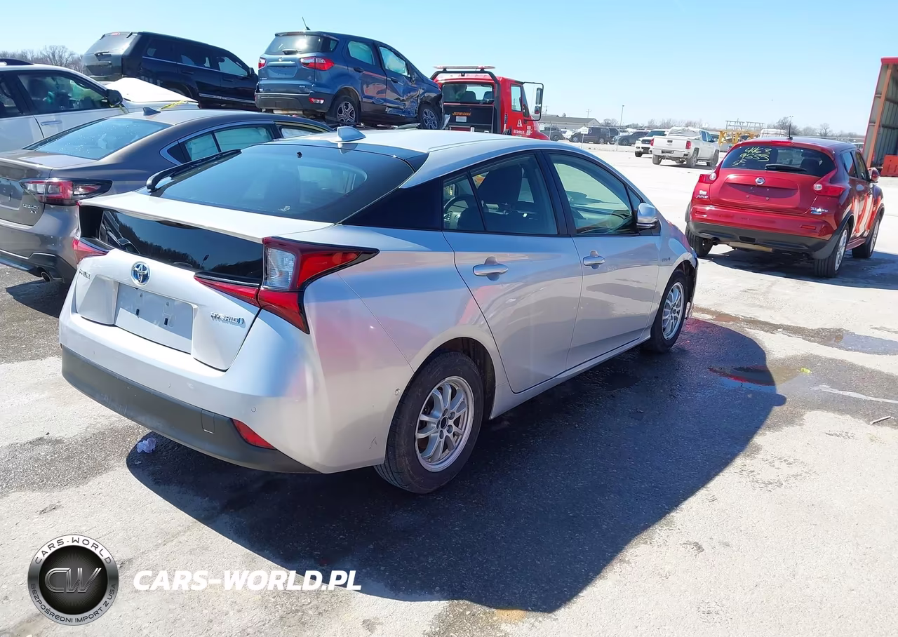 2021 Toyota Prius Le VIN:JTDKAMFU3M3144900 - 4