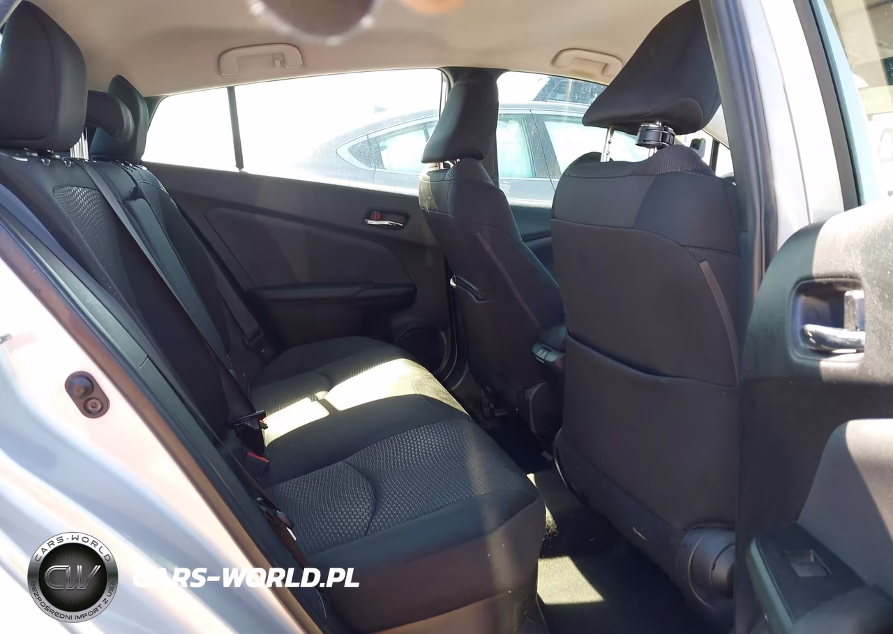 2021 Toyota Prius Le VIN:JTDKAMFU3M3144900 - 8
