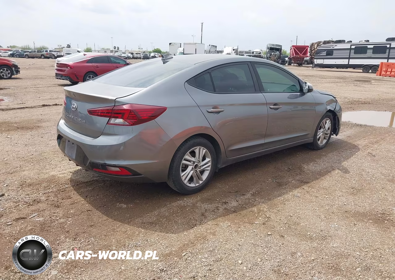2019 Hyundai Elantra Sel VIN:5NPD84LF5KH408016 - 4
