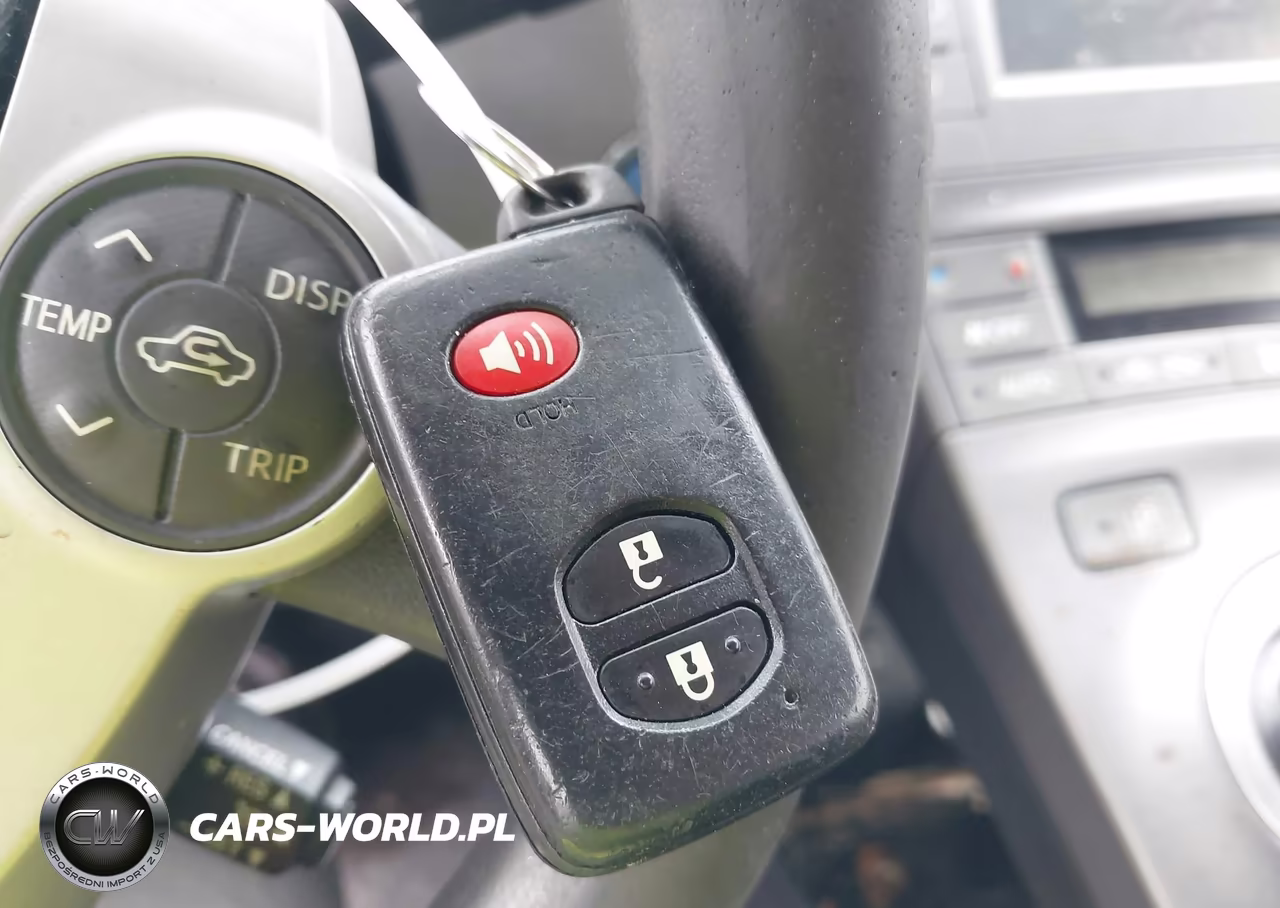 2012 Toyota Prius Two VIN:JTDKN3DU0C5458802 - 11