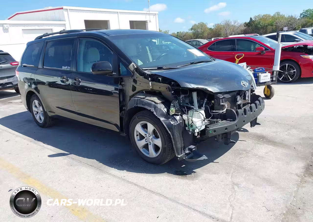 2012 Toyota Sienna Le V6 8 Passenger