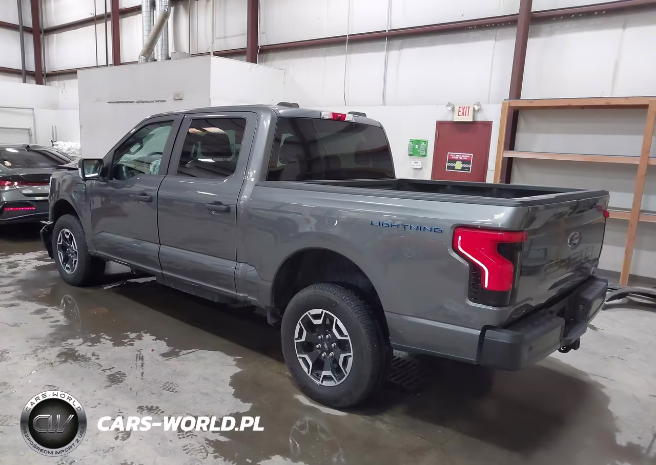 2023 Ford F-150 Lightning Pro VIN:1FTVW1EL0PWG01686 - 3