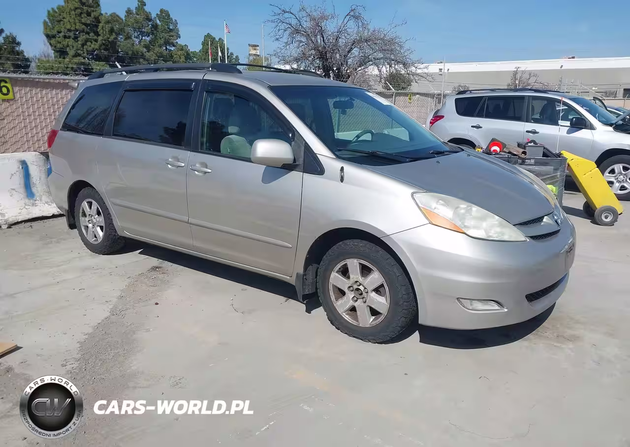 2009 Toyota Sienna Le 8 Passenger