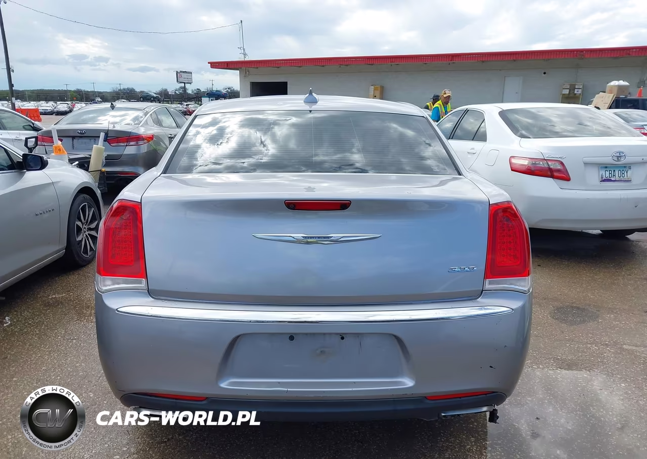 2016 Chrysler 300 Limited VIN:2C3CCAAG0GH260558 - 16
