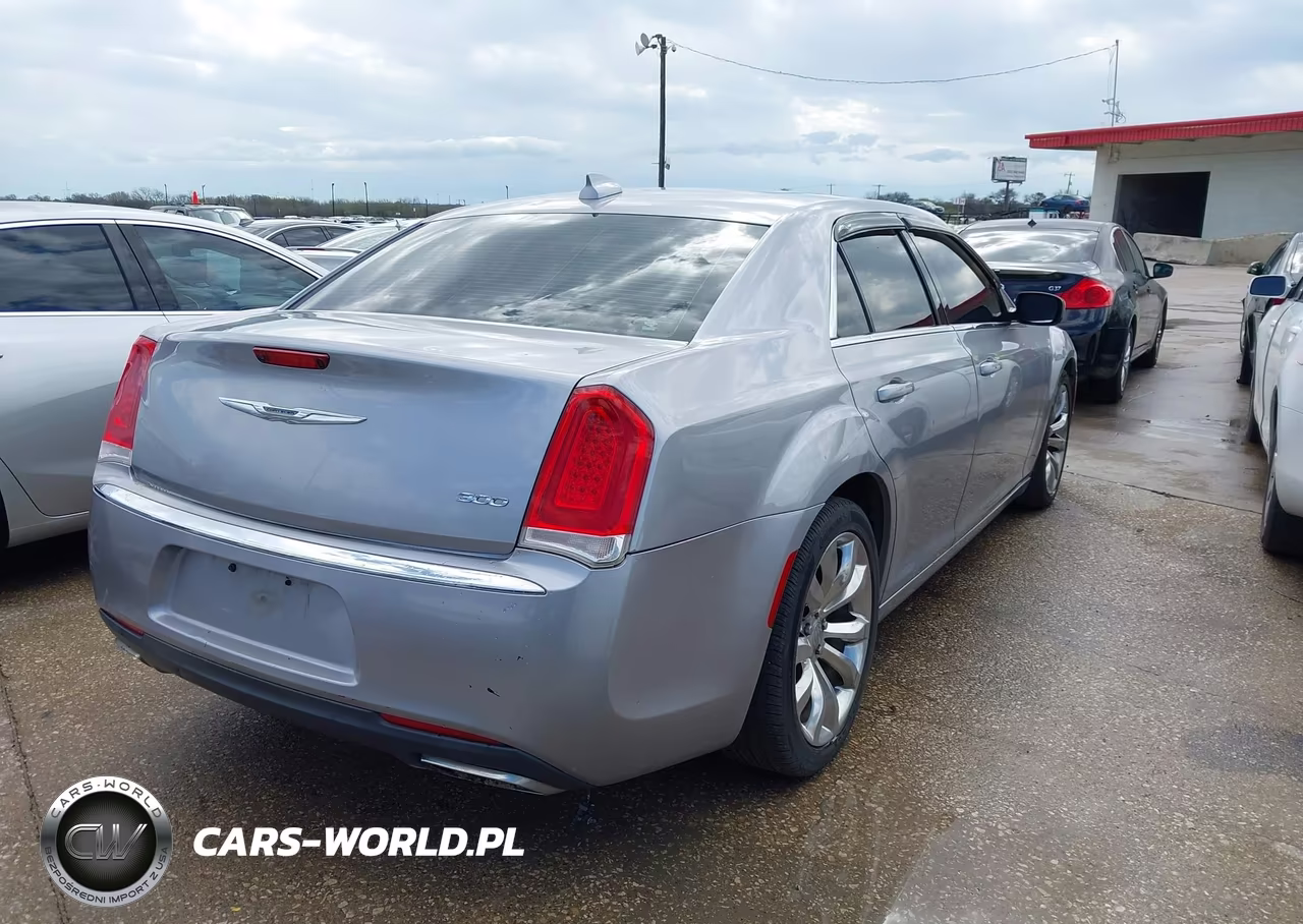 2016 Chrysler 300 Limited VIN:2C3CCAAG0GH260558 - 4