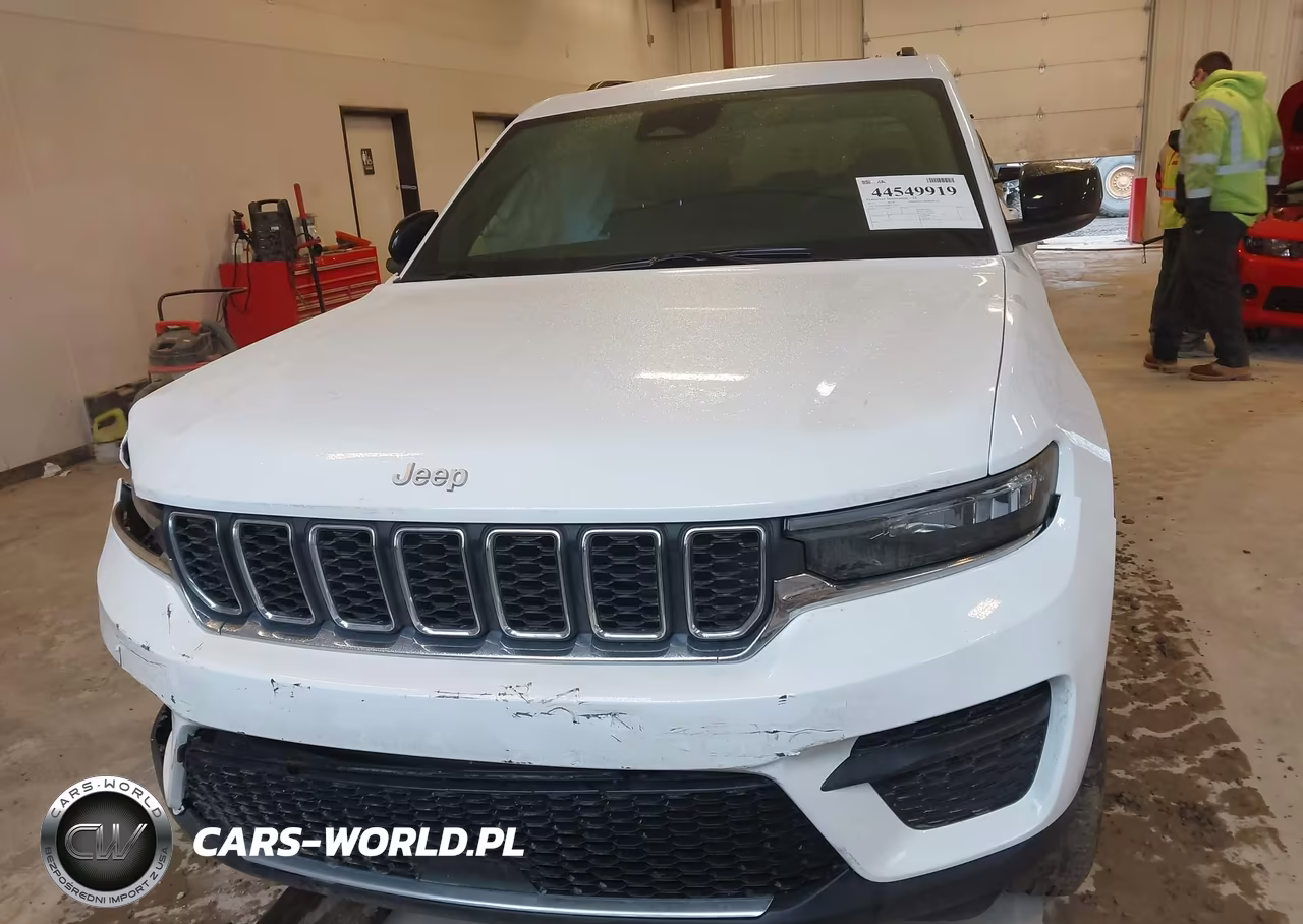 2025 Jeep Grand Cherokee Laredo X 4X4 VIN:1C4RJHAG9SC327934 - 12