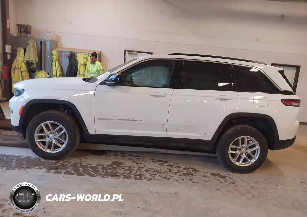 2025 Jeep Grand Cherokee Laredo X 4X4 VIN:1C4RJHAG9SC327934 - 14