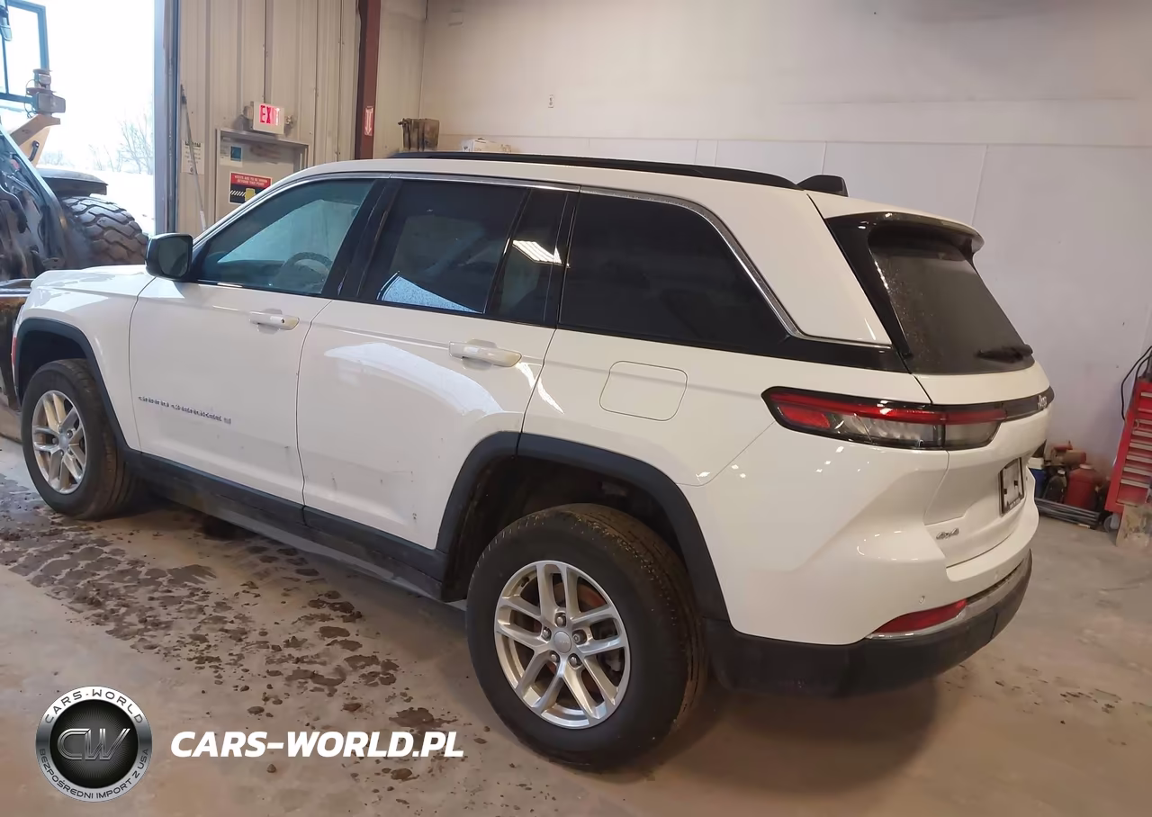 2025 Jeep Grand Cherokee Laredo X 4X4 VIN:1C4RJHAG9SC327934 - 3