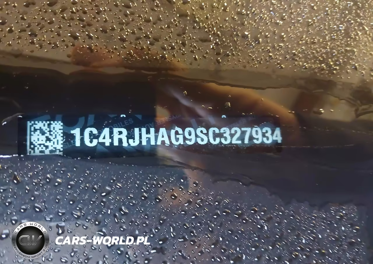 2025 Jeep Grand Cherokee Laredo X 4X4 VIN:1C4RJHAG9SC327934 - 9