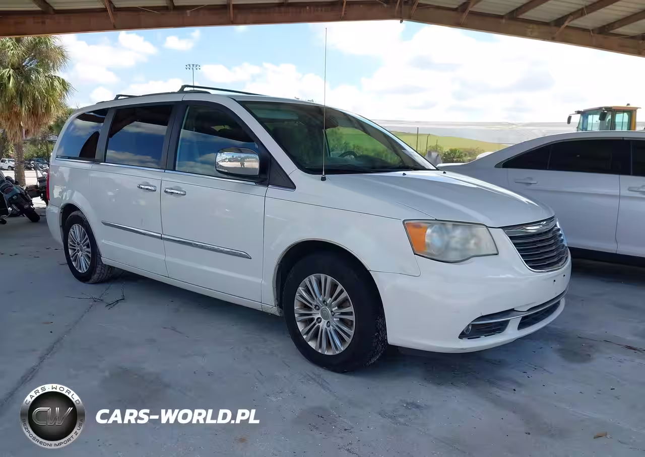 2013 Chrysler Town & Country Touring-L