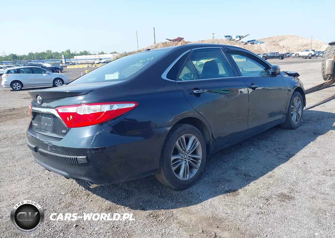 2015 Toyota Camry Se VIN:4T1BF1FK2FU061787 - 4