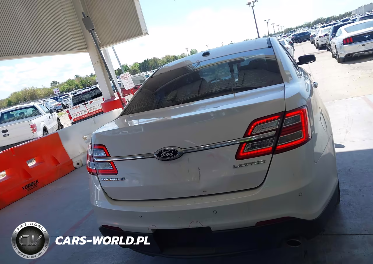 2018 Ford Taurus Limited VIN:1FAHP2F83JG109784 - 16