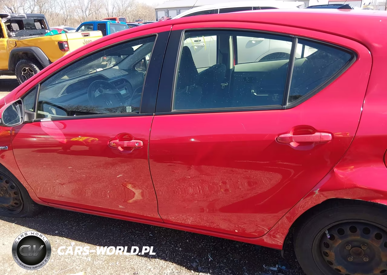 2013 Toyota Prius C Two VIN:JTDKDTB37D1548499 - 14